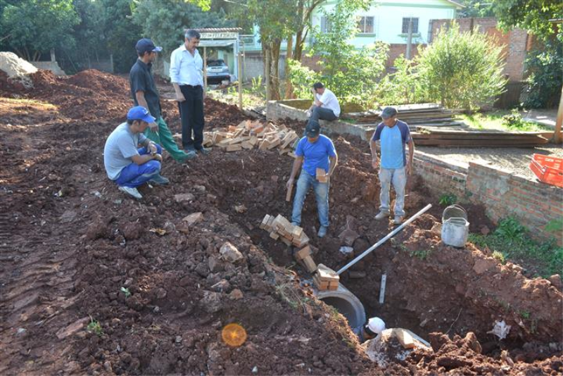 Rua Osvaldo Cruz recebe melhorias na tubulação